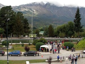El Bolsón y Lago Puelo: recorrido panorámico, tradición artesanal y entorno vivo - Imagen 5